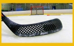 Une crosse percée pour jouer au hockey
